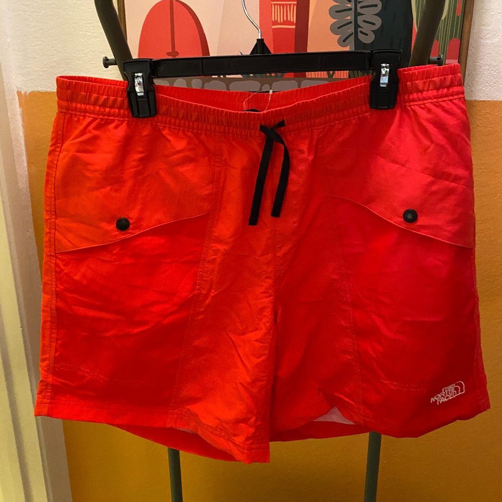 The North Face outline shorts